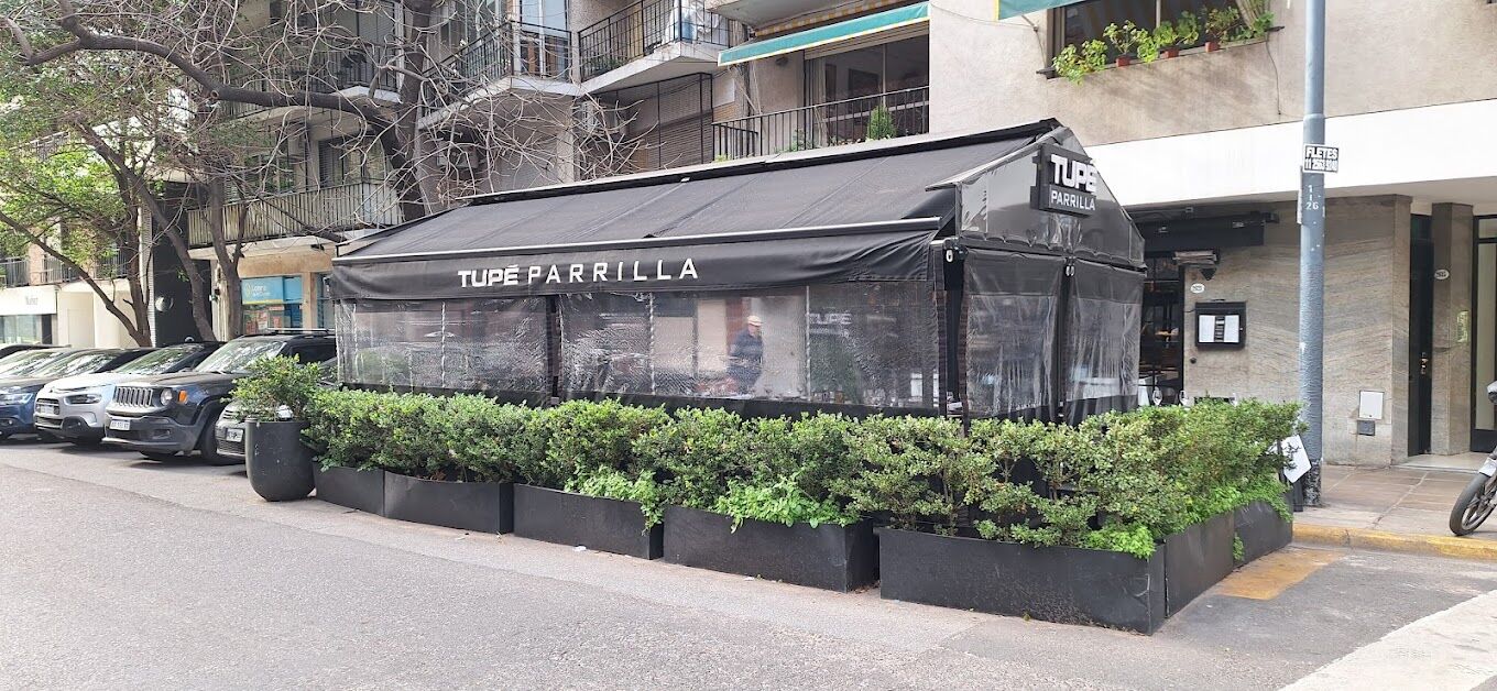 Tupé Parrilla