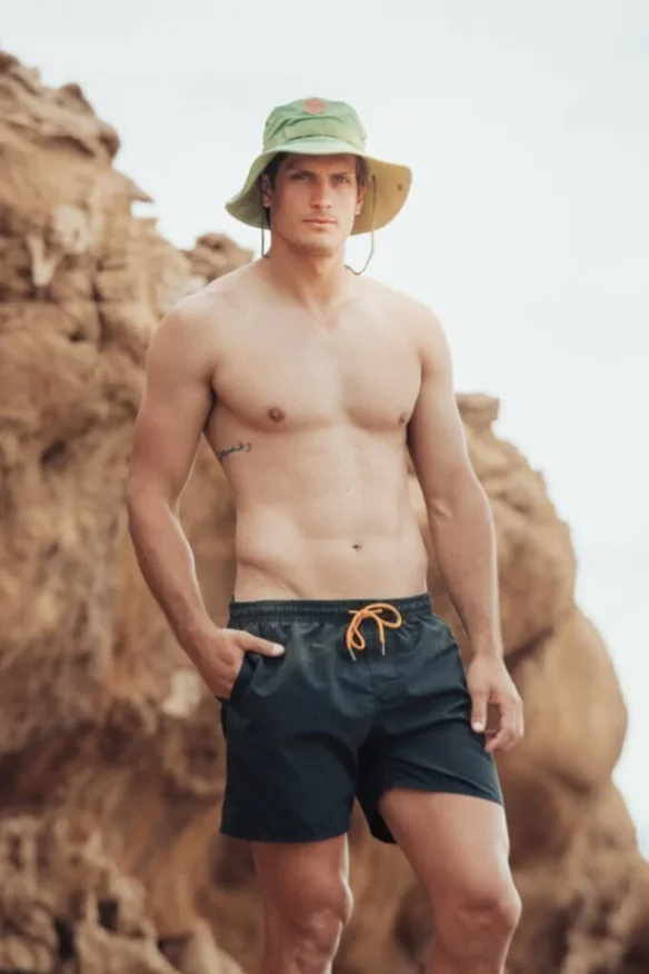 Traje de baño negro liso